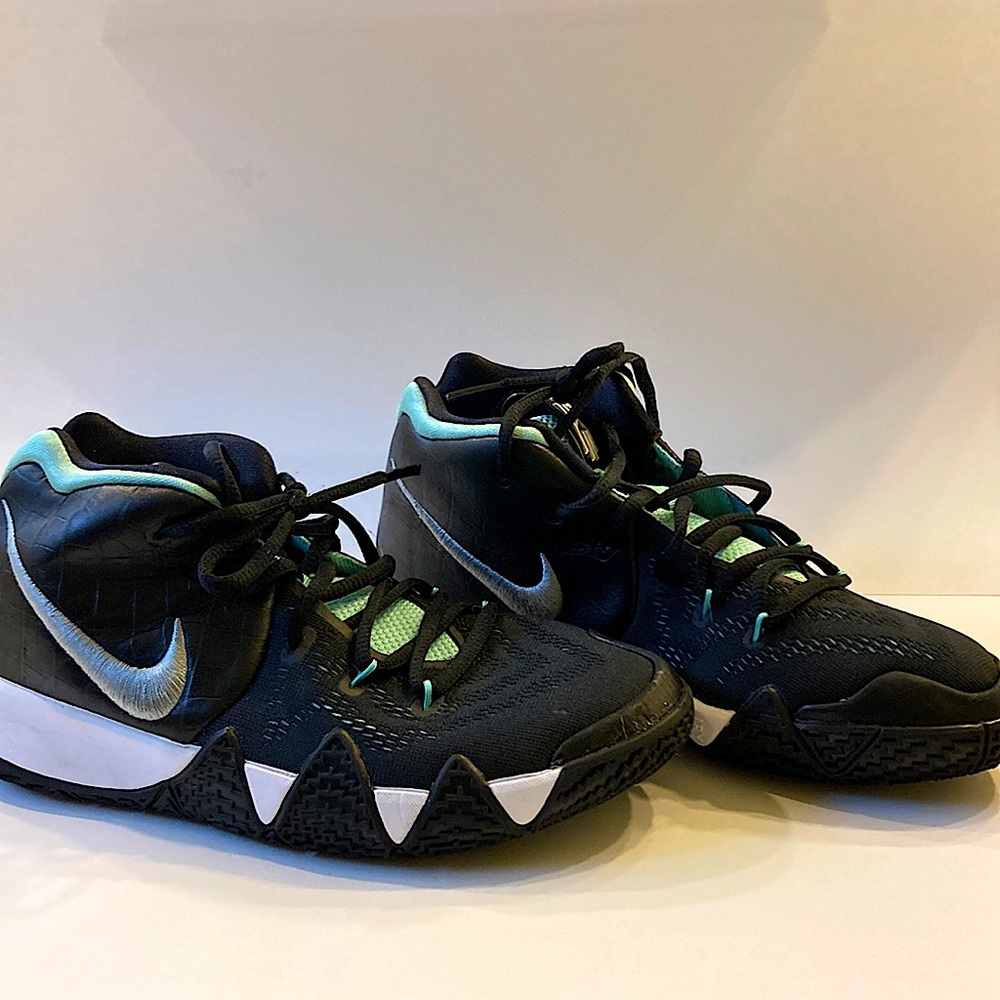 Nike Kyrie kids basketball shoes: the color is Mint and black.